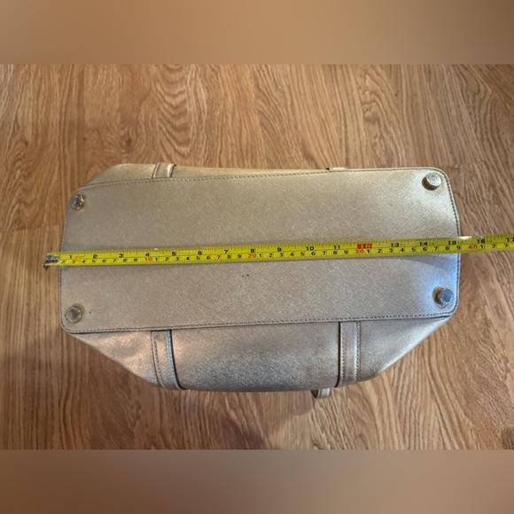 Micheal Kors gold large Bag - Picture 9 of 11